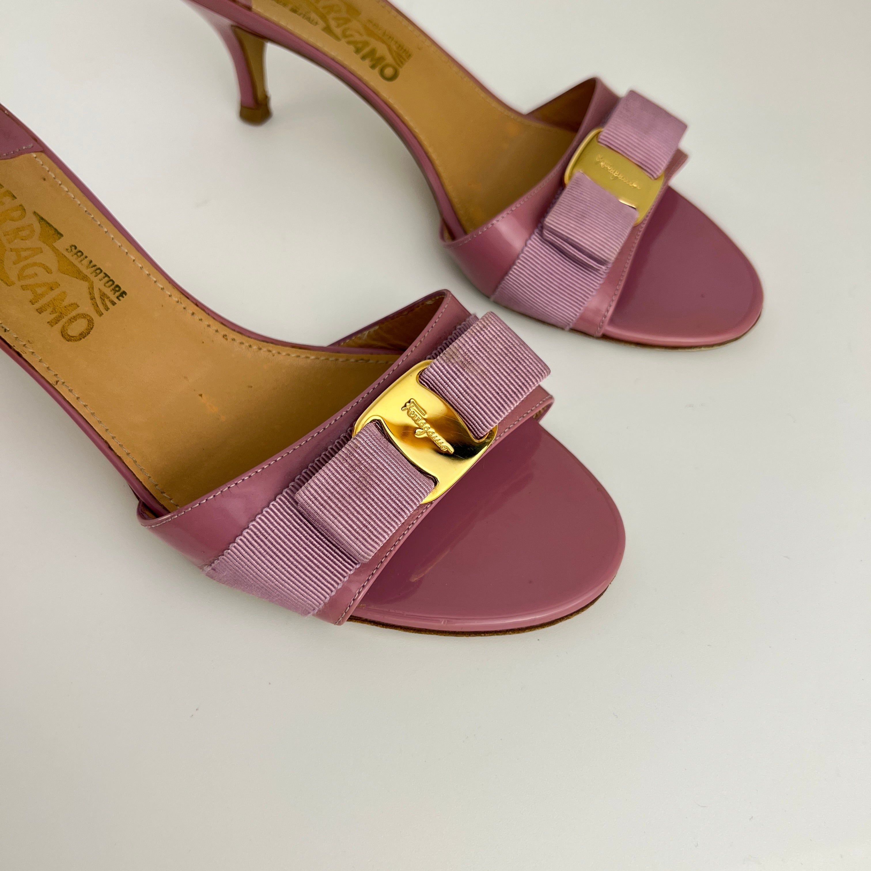 Ferragamo | Vara Bow Pink Patent Leather Gold Sandal Mules (9 , 39)