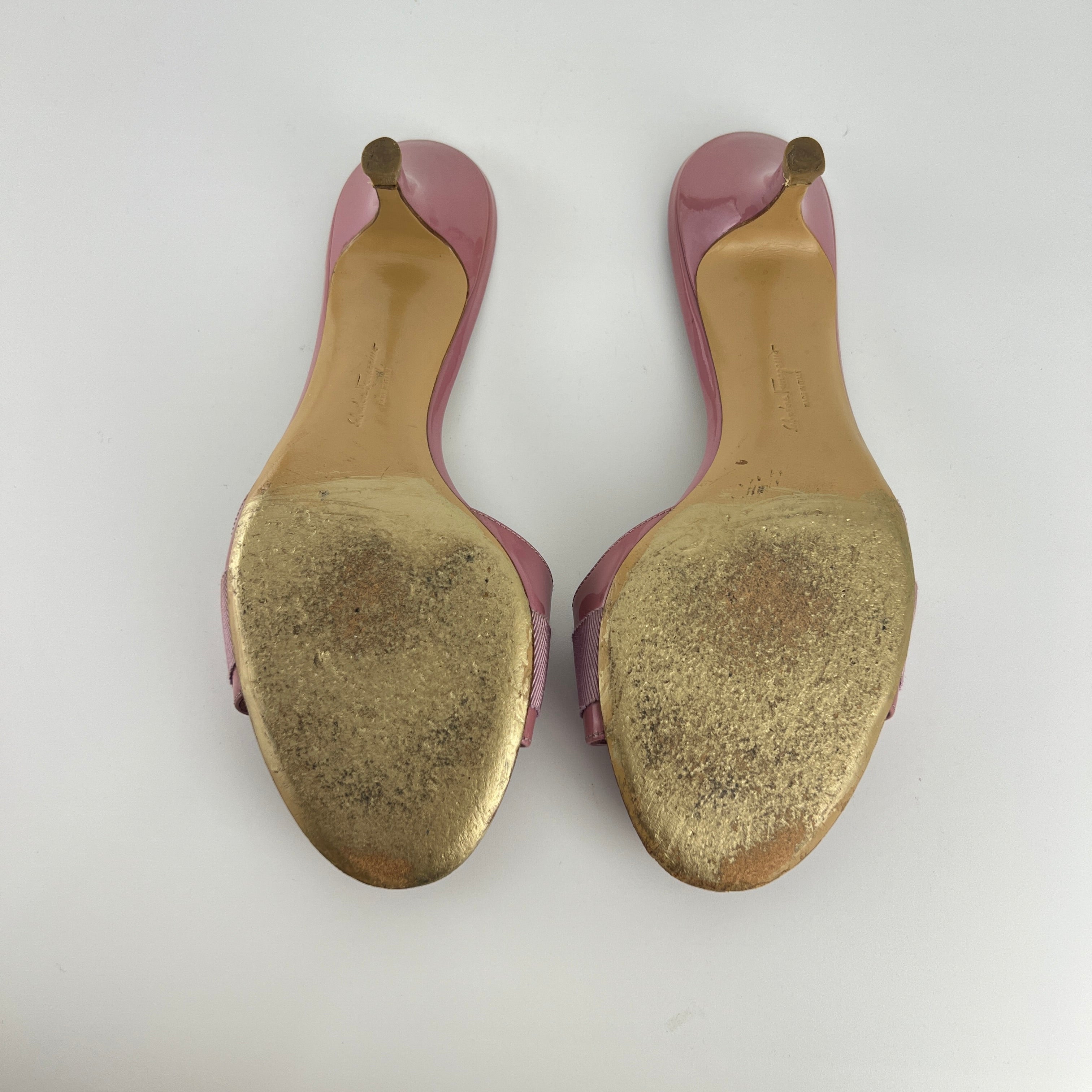 Ferragamo | Vara Bow Pink Patent Leather Gold Sandal Mules (9 , 39)