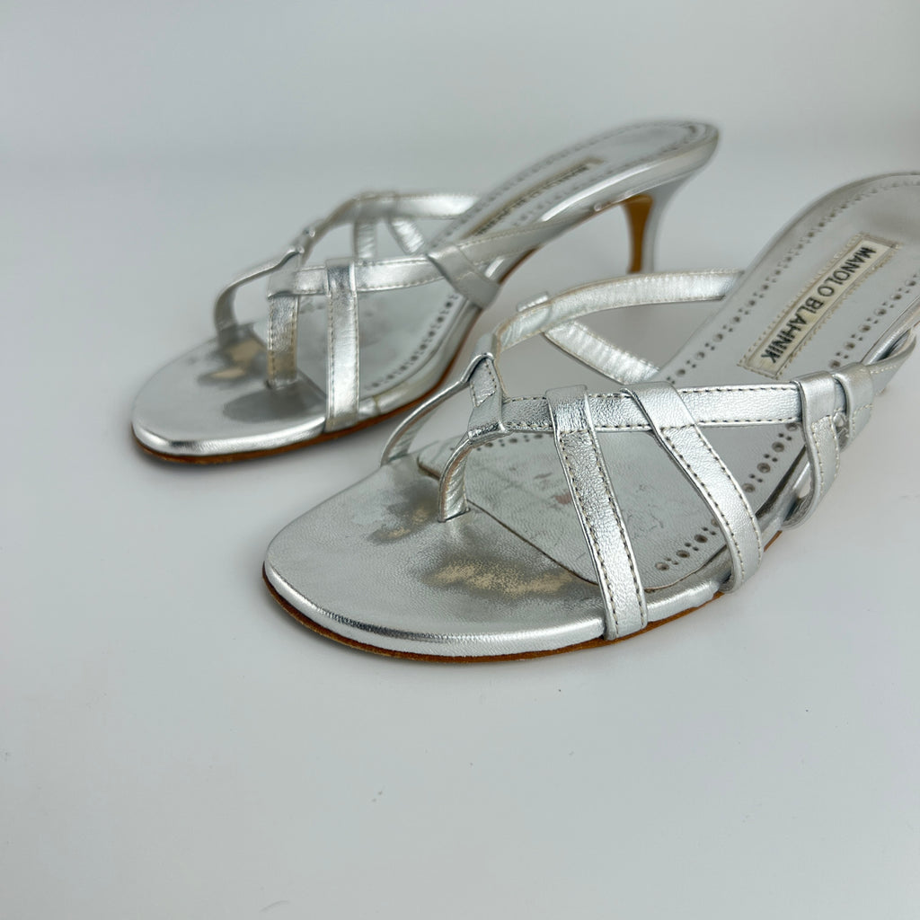 Manolo Blahnik | Solimaso Metallic Silver Leather Thong Strappy Kitten Heels (36.5)