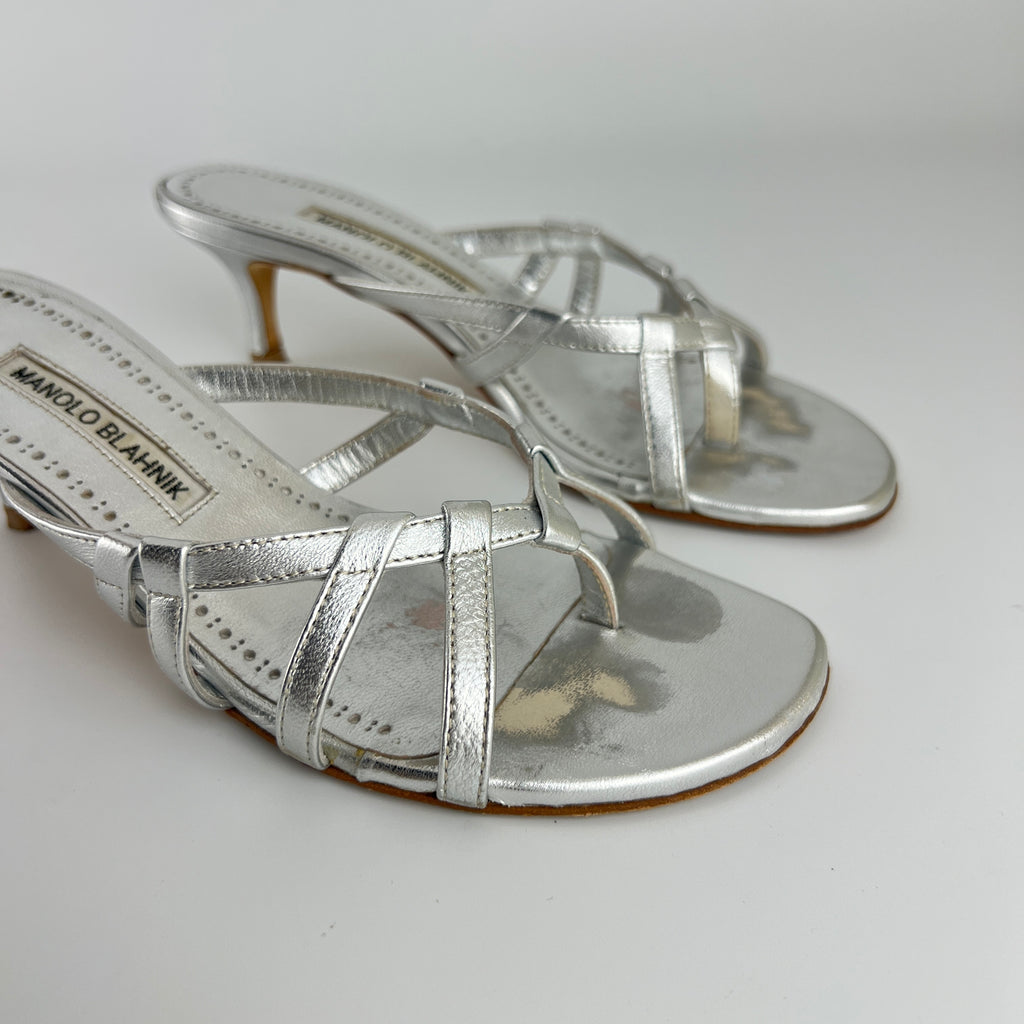 Manolo Blahnik | Solimaso Metallic Silver Leather Thong Strappy Kitten Heels (36.5)