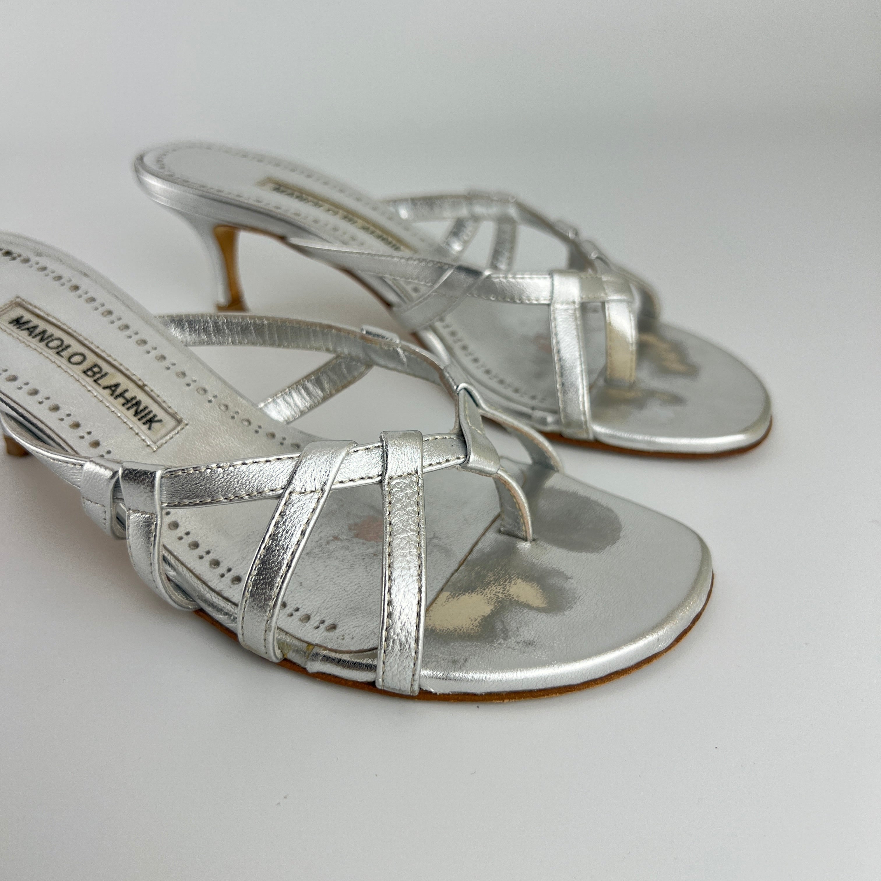 Manolo Blahnik | Solimaso Metallic Silver Leather Thong Strappy Kitten Heels (36.5)