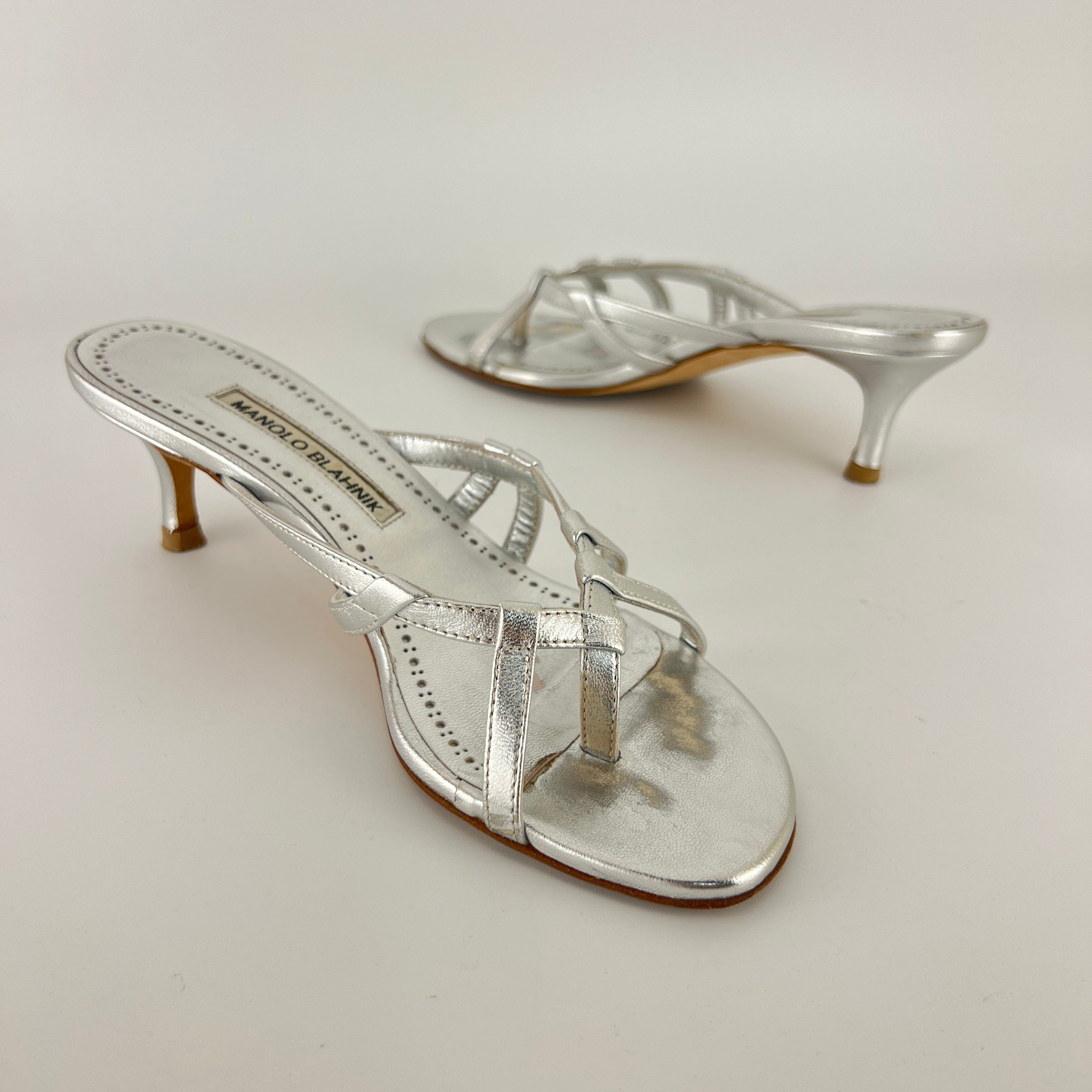 Manolo Blahnik | Solimaso Metallic Silver Leather Thong Strappy Kitten Heels (36.5)