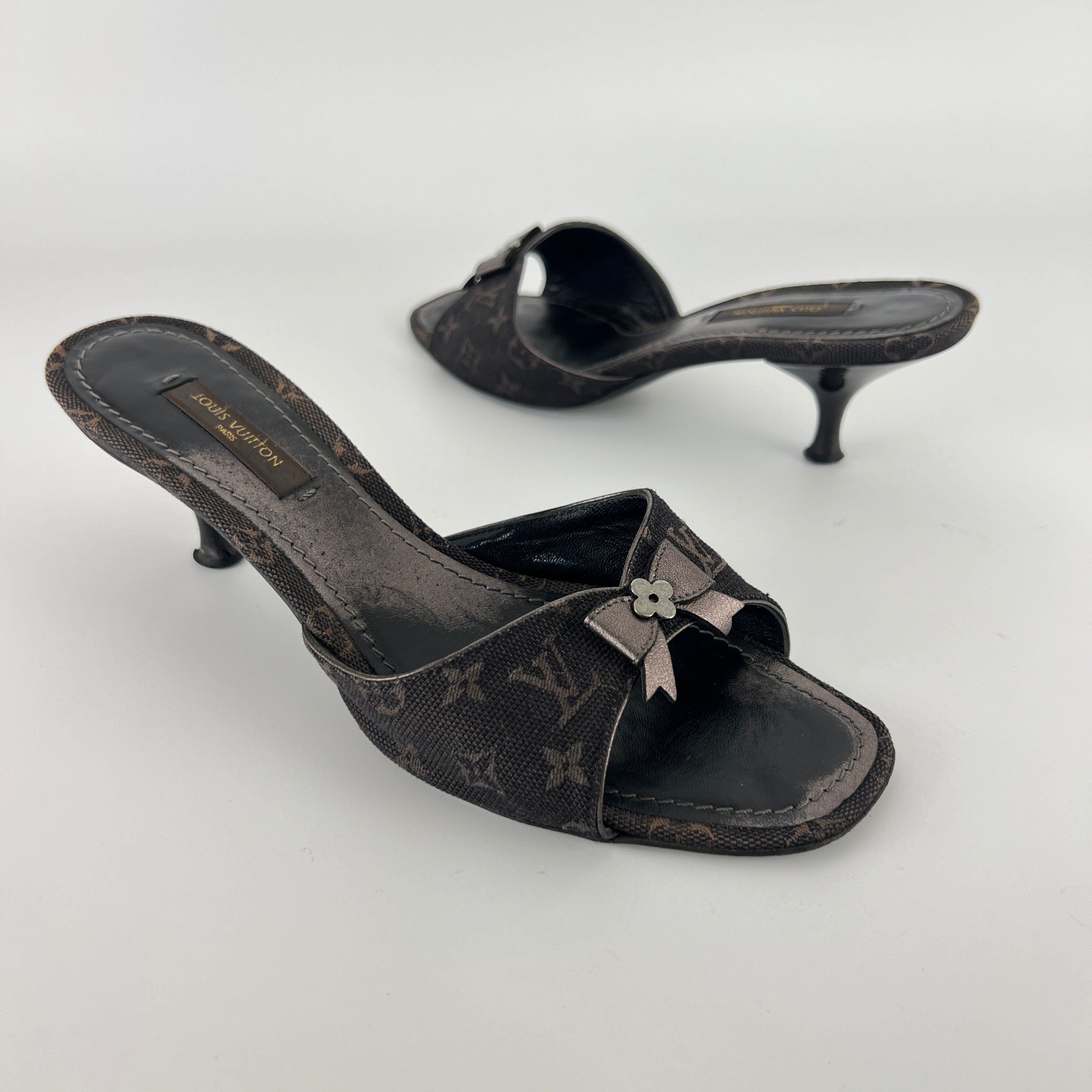 Louis Vuitton | Vintage Monogram Black Canvas Bow Leather Mules (35.5)