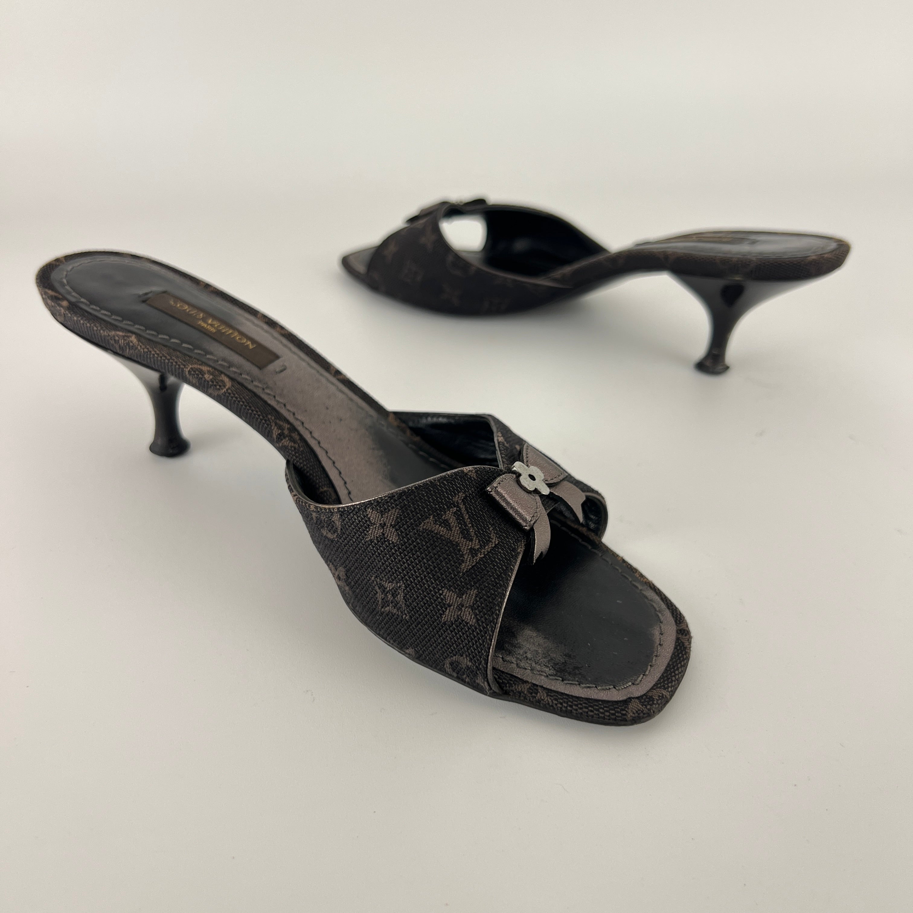 Louis Vuitton | Vintage Monogram Black Canvas Bow Leather Mules (35.5)