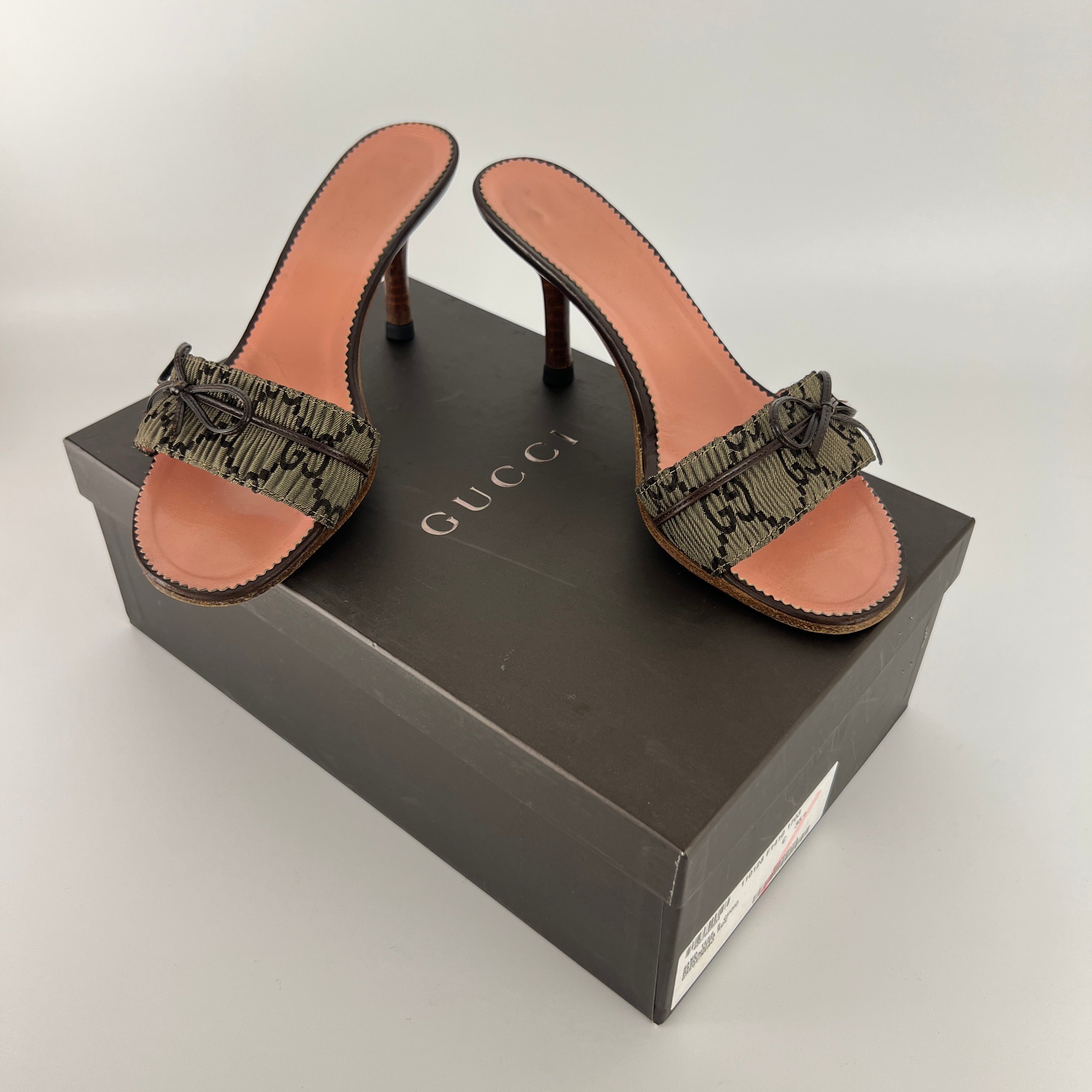 Gucci | Vintage GG Monogram Brown Bow Pink Leather Insole Slide Mules (35.5)