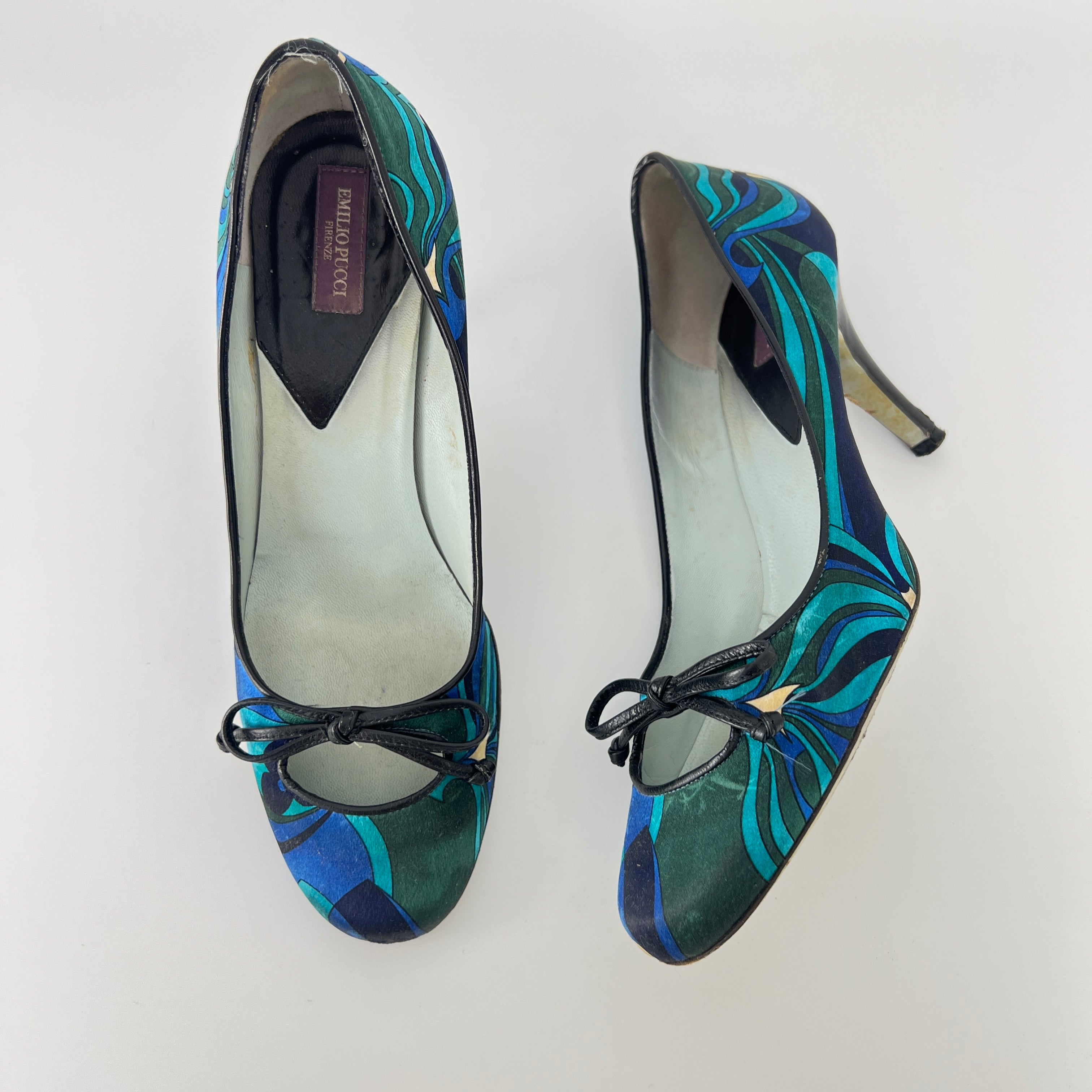 Emilio Pucci | Vintage Blue Satin Pattern Black Leather Bow Pump Heel (36.5)