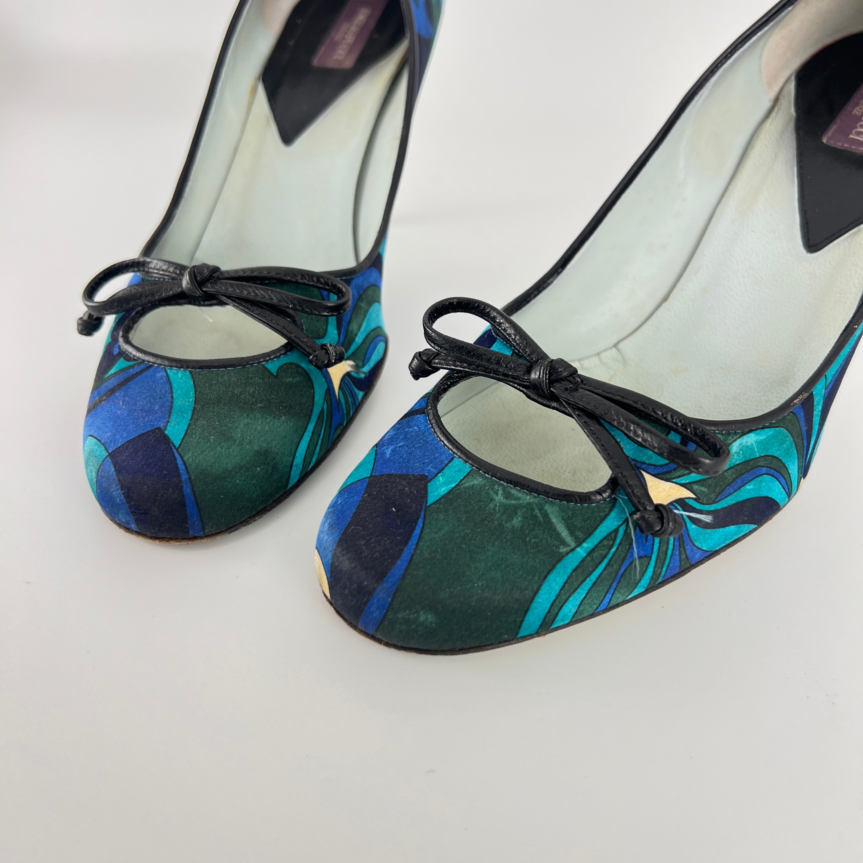 Emilio Pucci | Vintage Blue Satin Pattern Black Leather Bow Pump Heel (36.5)
