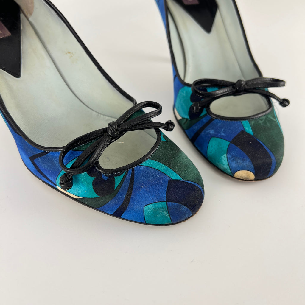 Emilio Pucci | Vintage Blue Satin Pattern Black Leather Bow Pump Heel (36.5)