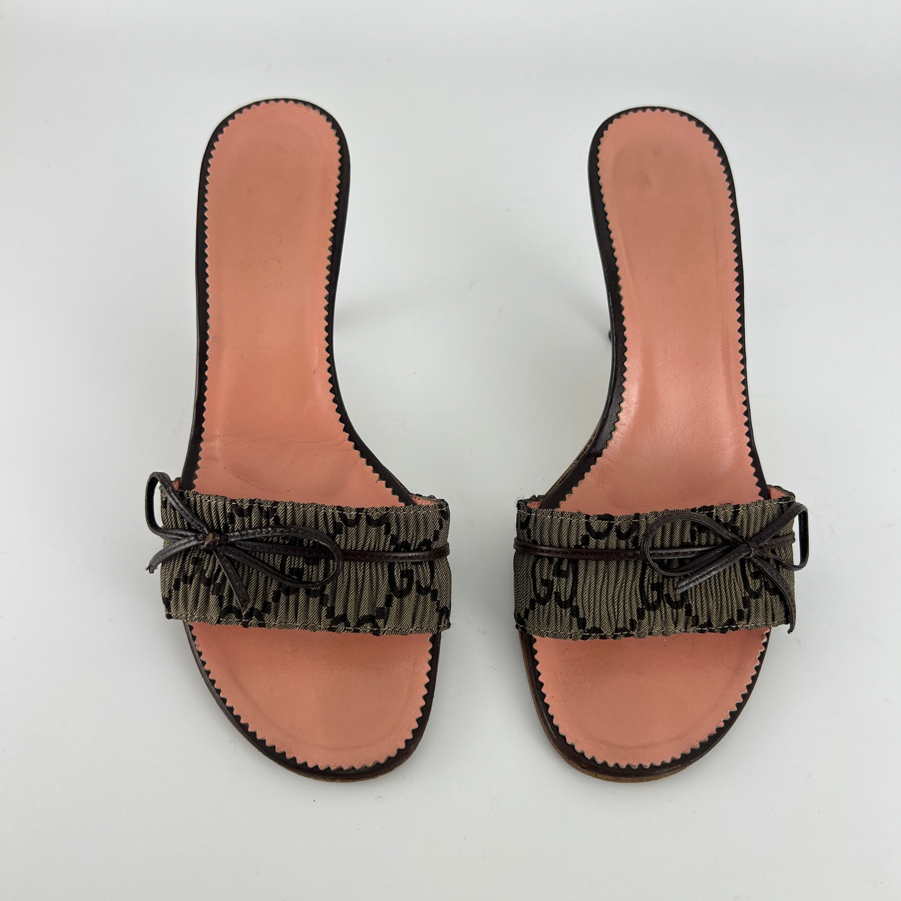 Gucci | Vintage GG Monogram Brown Bow Pink Leather Insole Slide Mules (35.5)