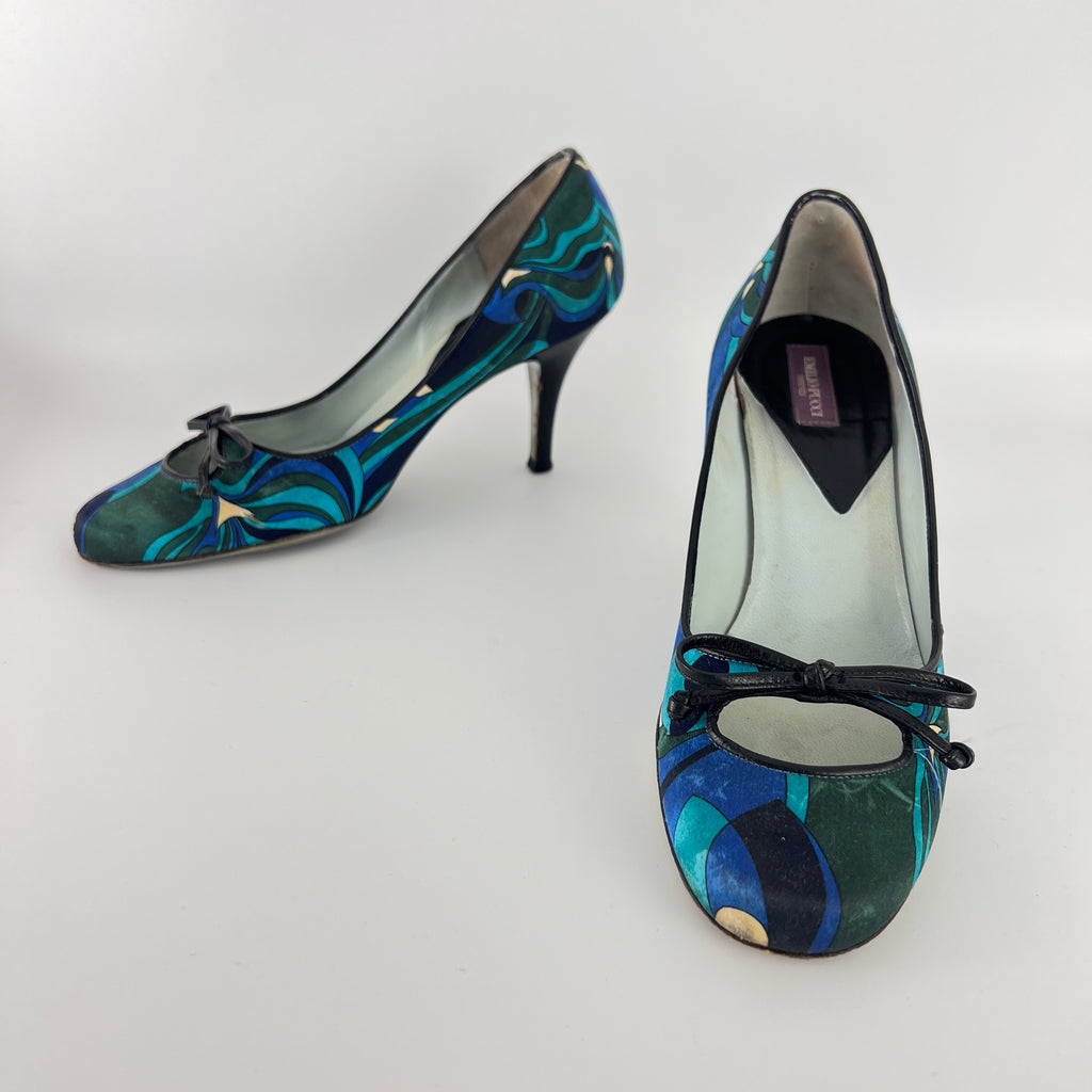 Emilio Pucci | Vintage Blue Satin Pattern Black Leather Bow Pump Heel (36.5)