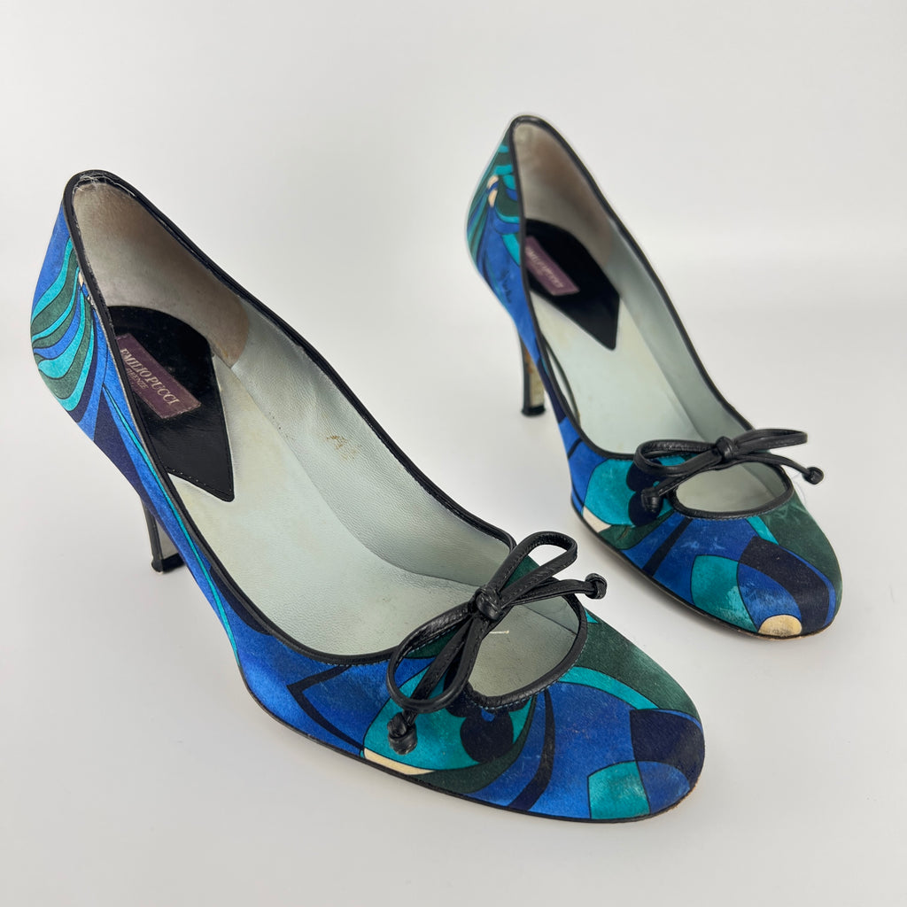 Emilio Pucci | Vintage Blue Satin Pattern Black Leather Bow Pump Heel (36.5)