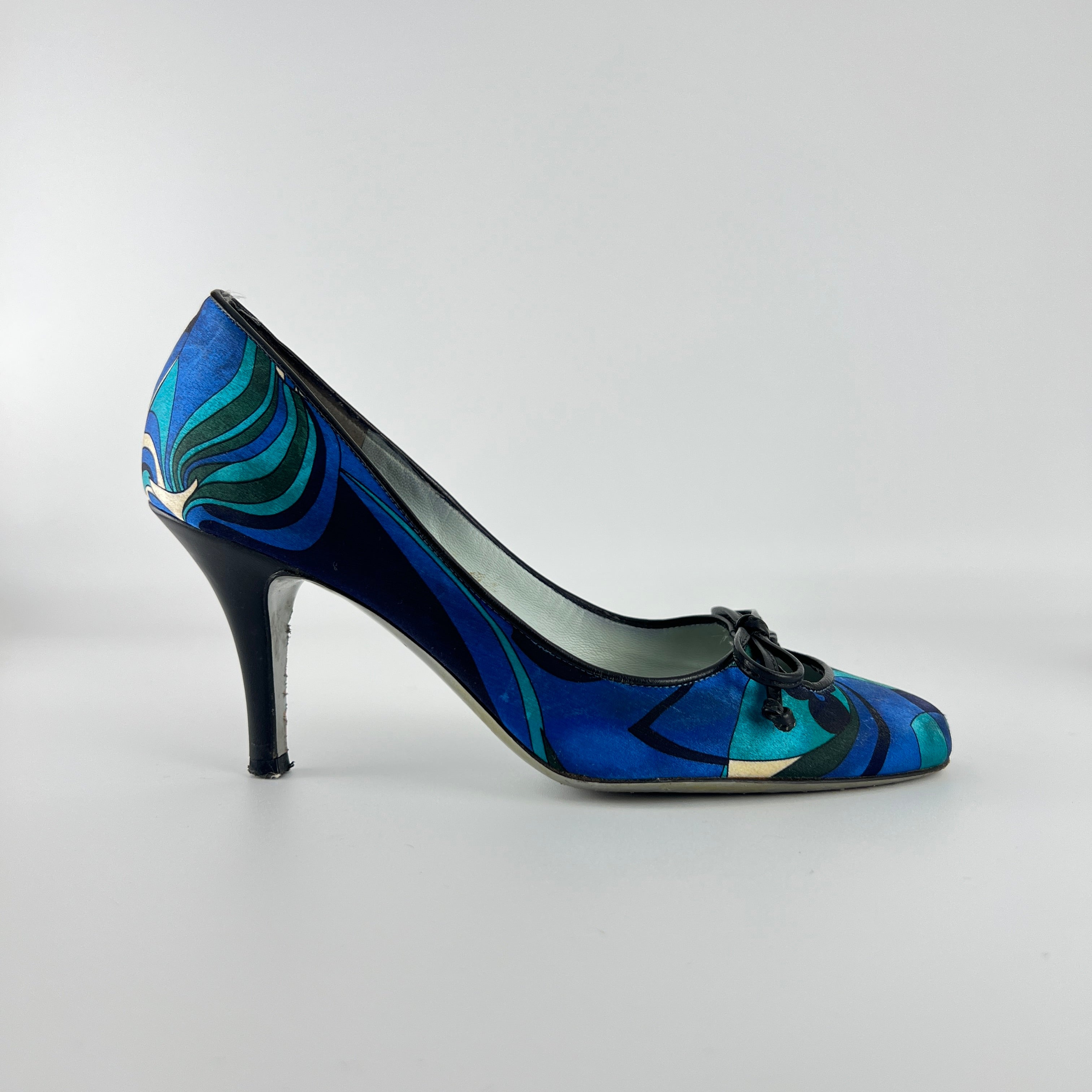 Emilio Pucci | Vintage Blue Satin Pattern Black Leather Bow Pump Heel (36.5)