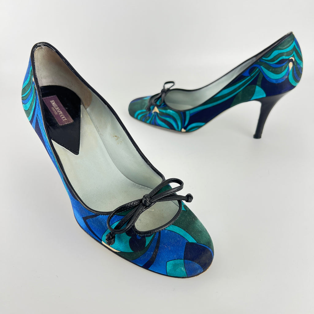 Emilio Pucci | Vintage Blue Satin Pattern Black Leather Bow Pump Heel (36.5)