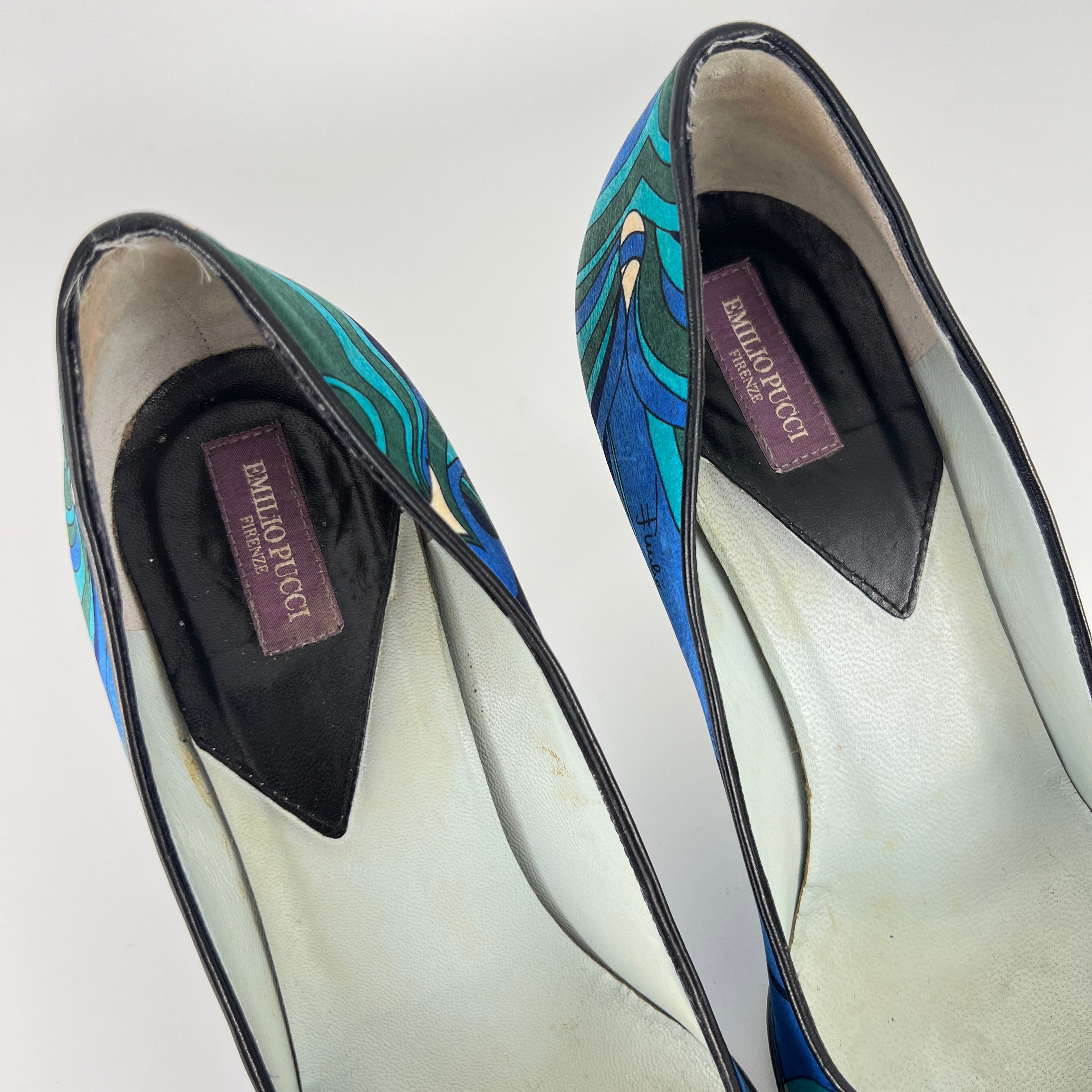Emilio Pucci | Vintage Blue Satin Pattern Black Leather Bow Pump Heel (36.5)
