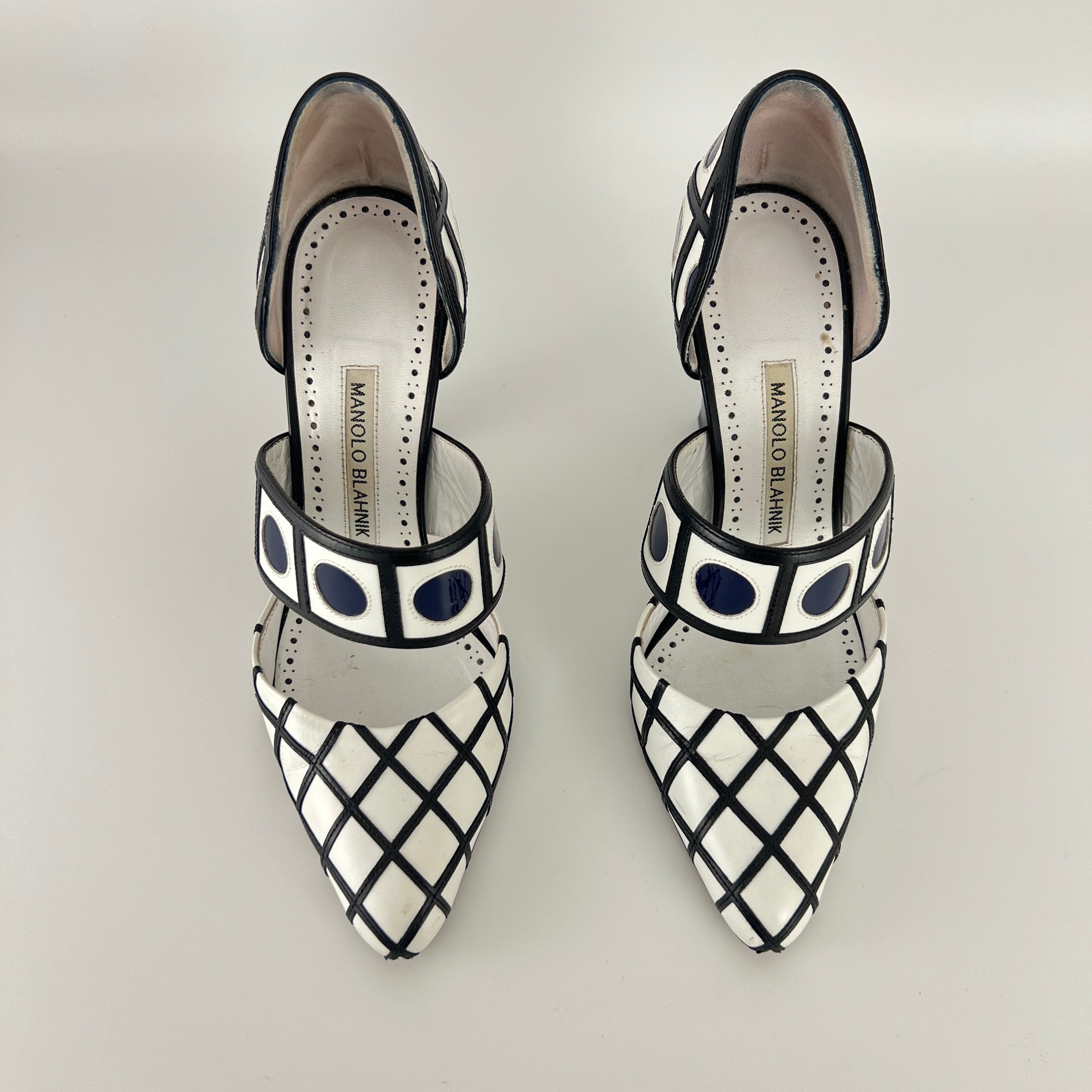 Manolo Blahnik | White Leather Black Grid Pattern Mary Jane Pumps (36.5)