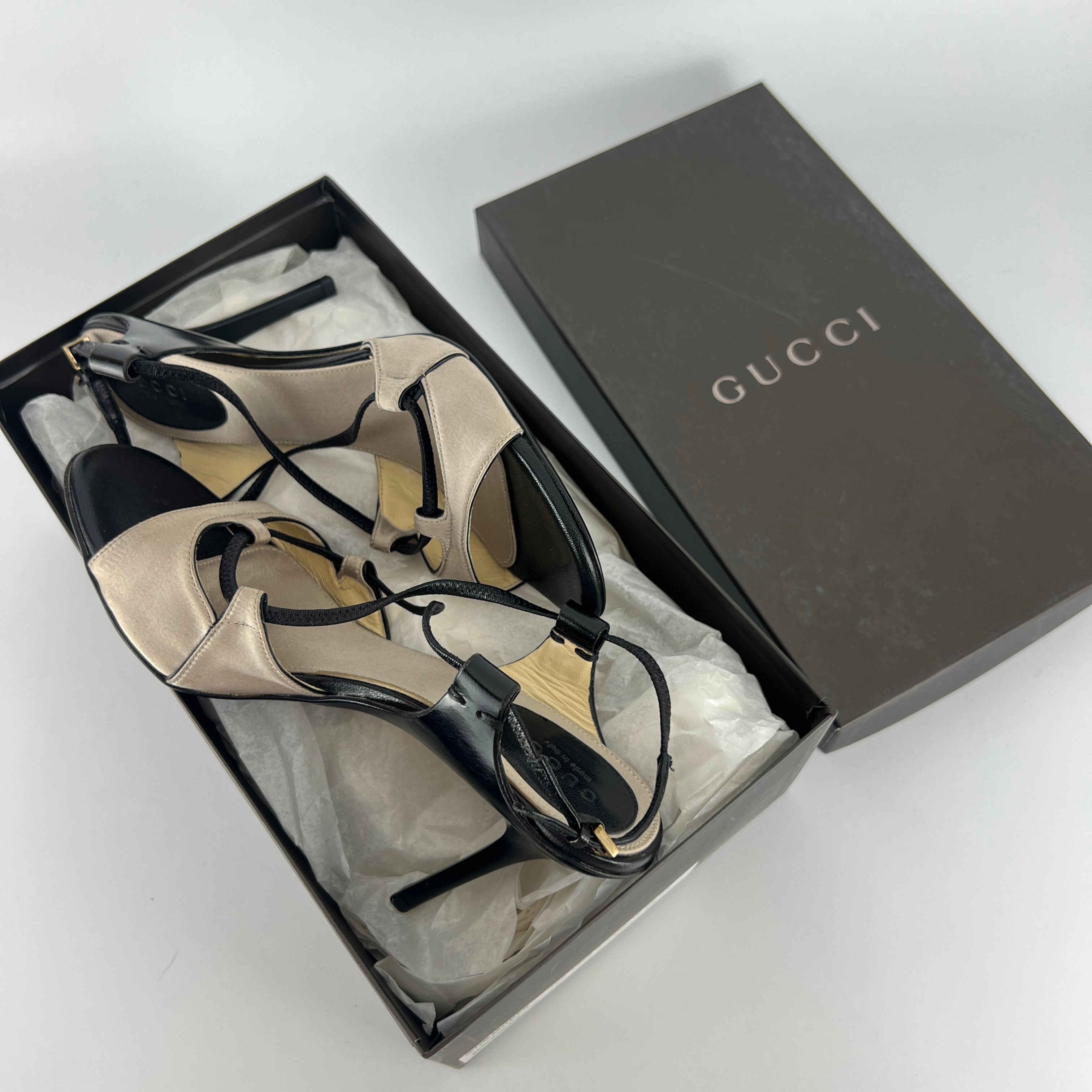 Gucci | S/S 2003 Tom Ford Era Octavia Beige Satin Black Leather Sandal Heels (35.5)