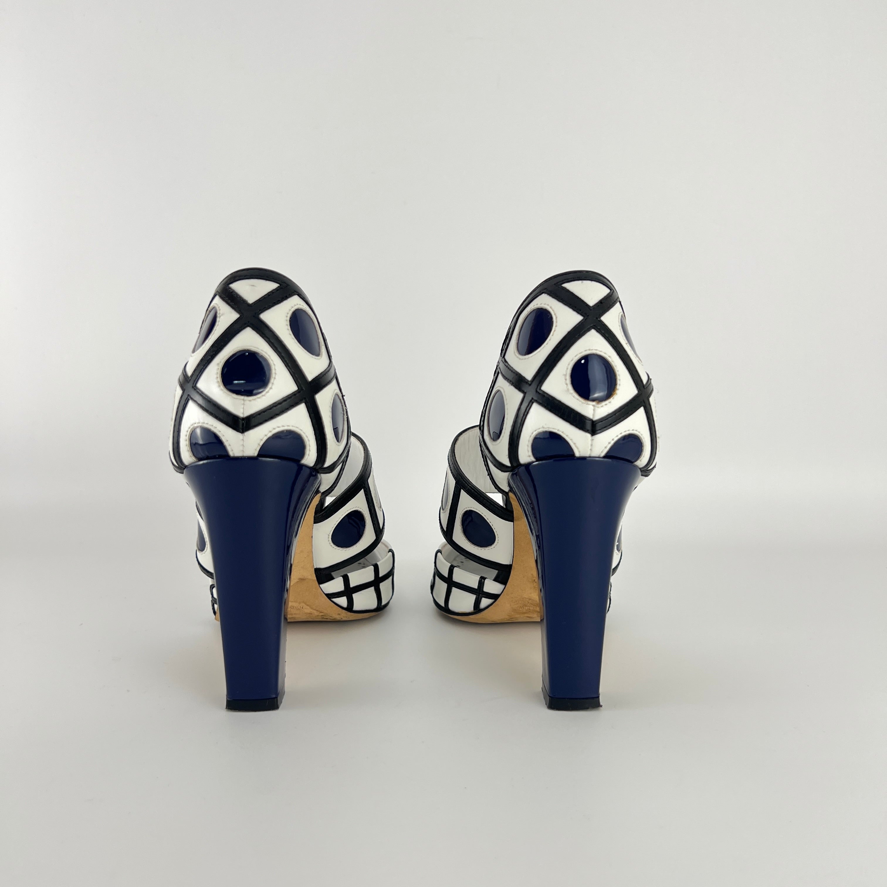 Manolo Blahnik | White Leather Black Grid Pattern Mary Jane Pumps (36.5)