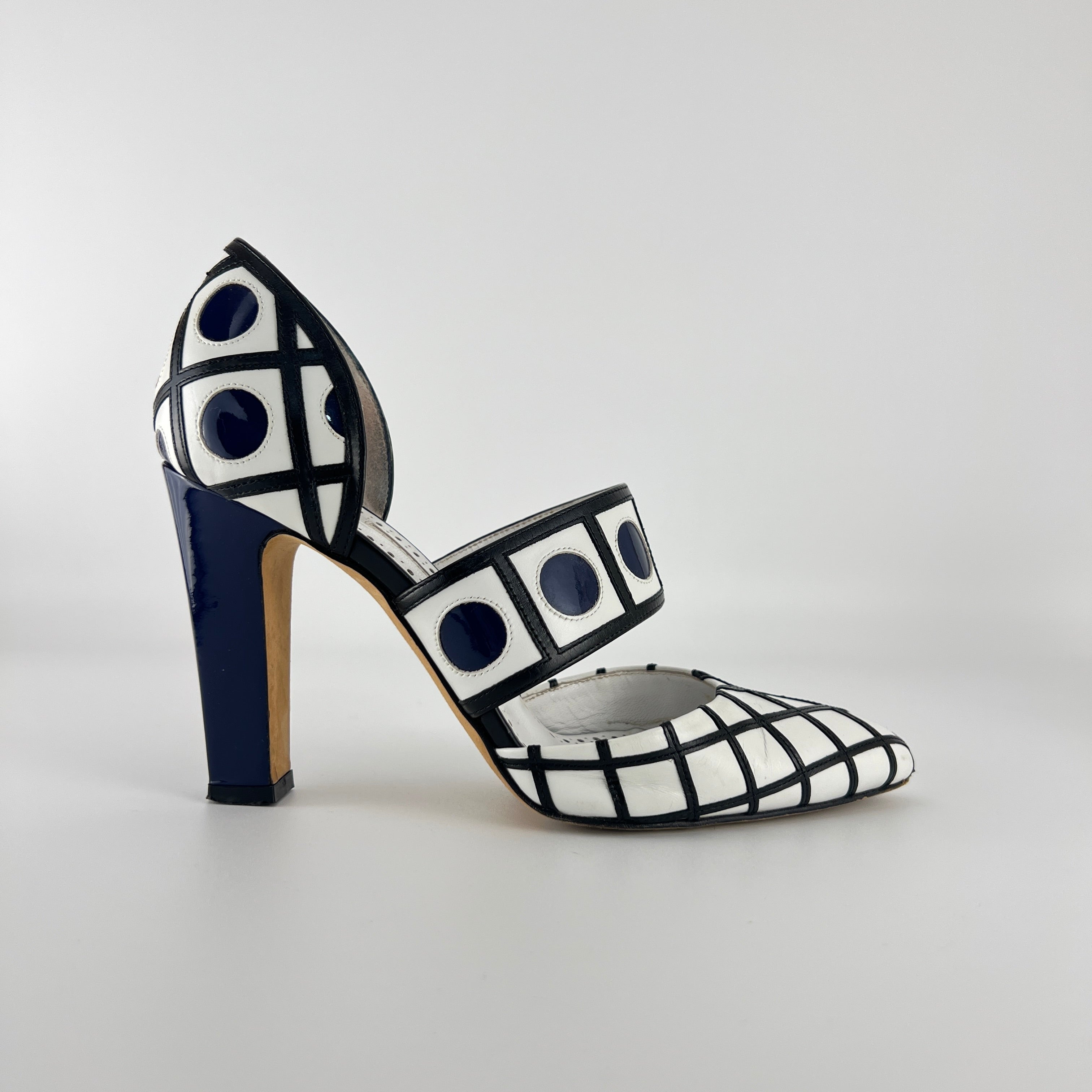 Manolo Blahnik | White Leather Black Grid Pattern Mary Jane Pumps (36.5)