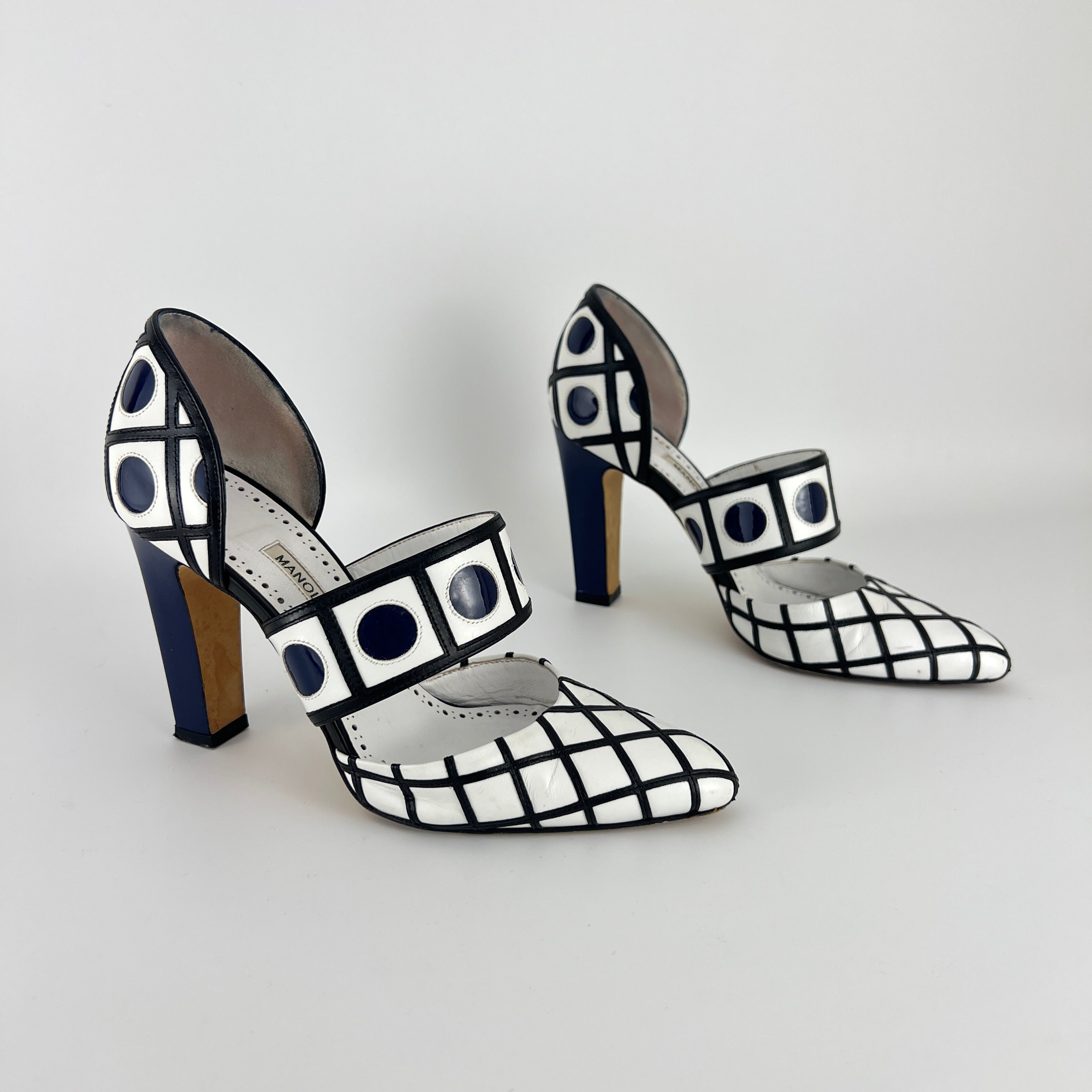 Manolo Blahnik | White Leather Black Grid Pattern Mary Jane Pumps (36.5)