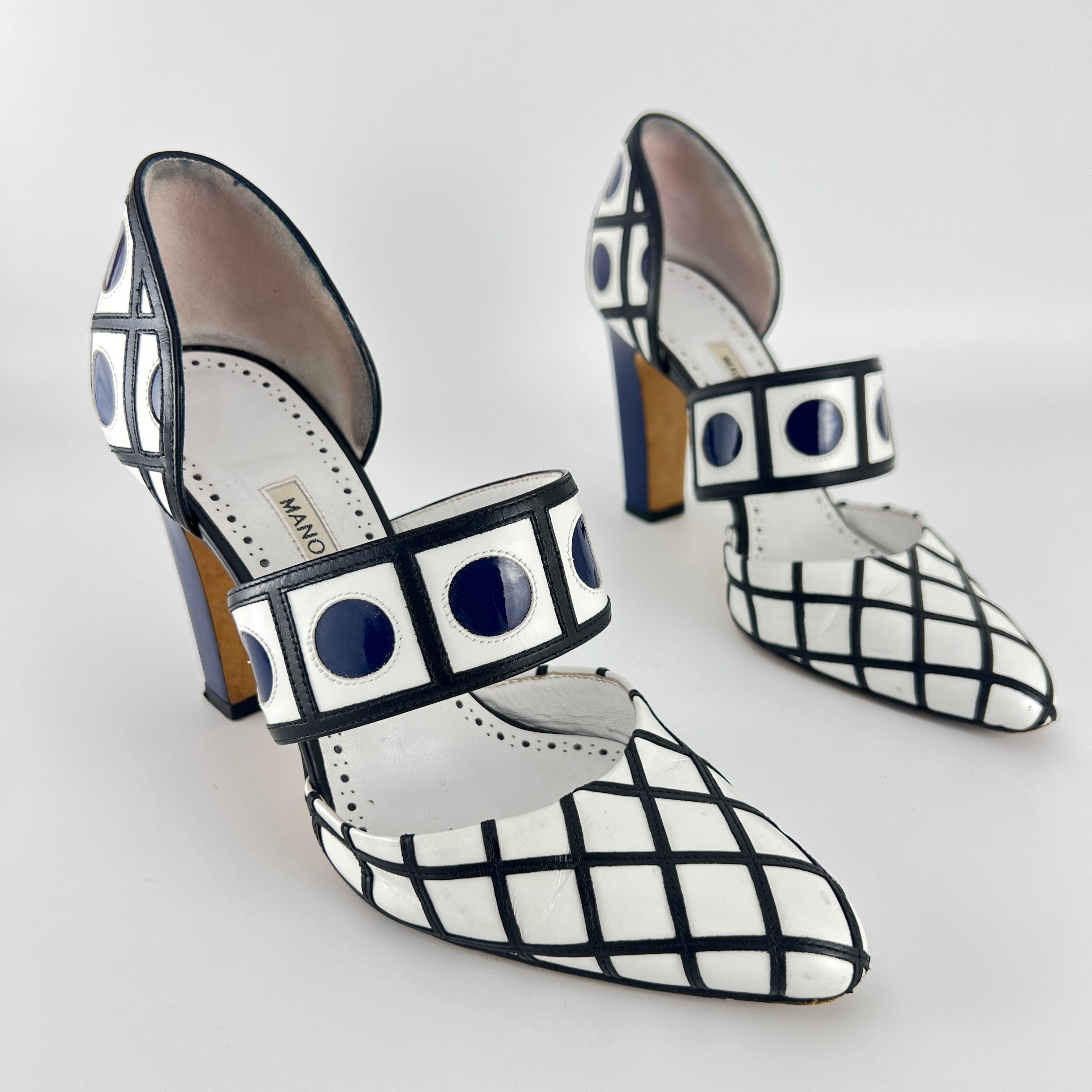 Manolo Blahnik | White Leather Black Grid Pattern Mary Jane Pumps (36.5)