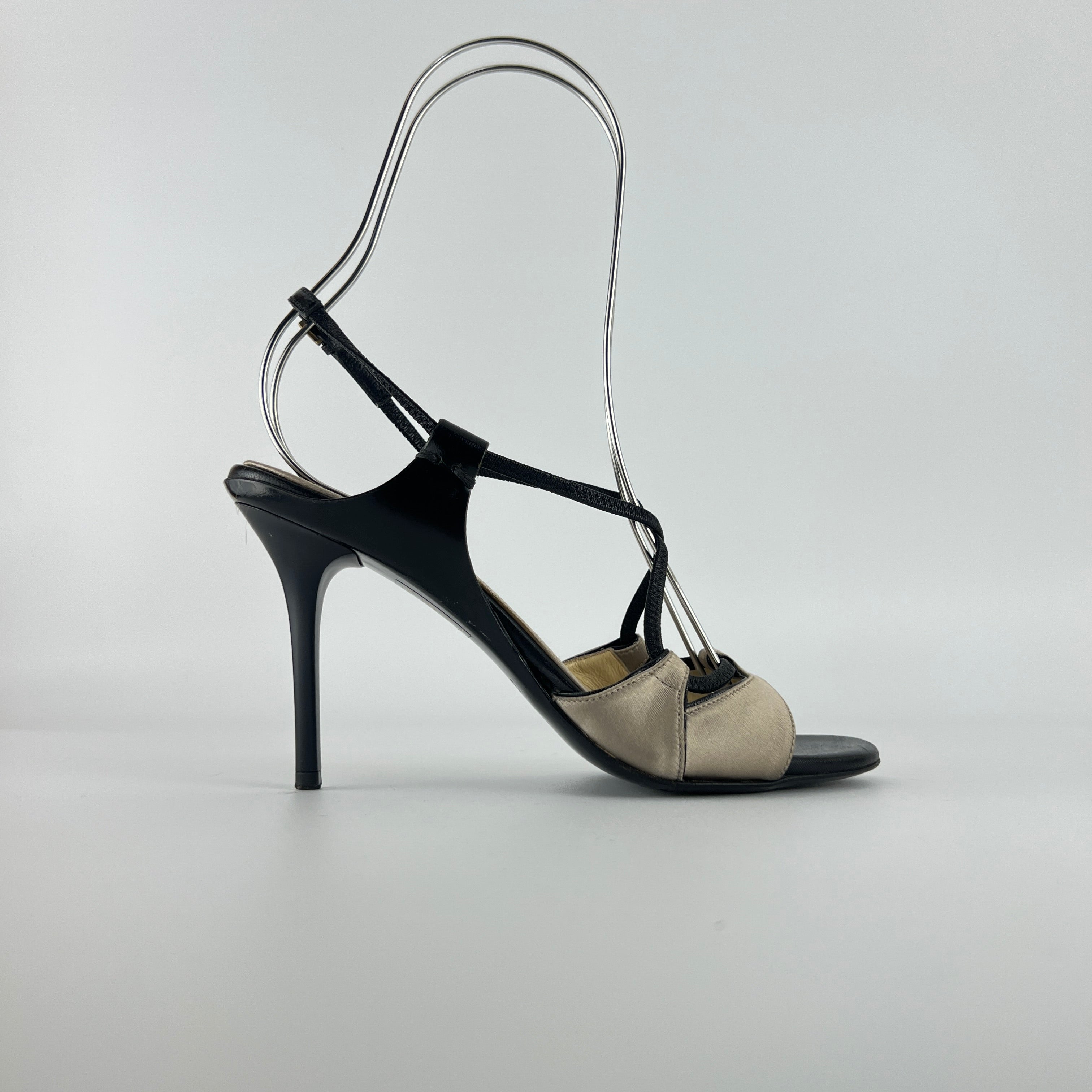 Gucci | S/S 2003 Tom Ford Era Octavia Beige Satin Black Leather Sandal Heels (35.5)