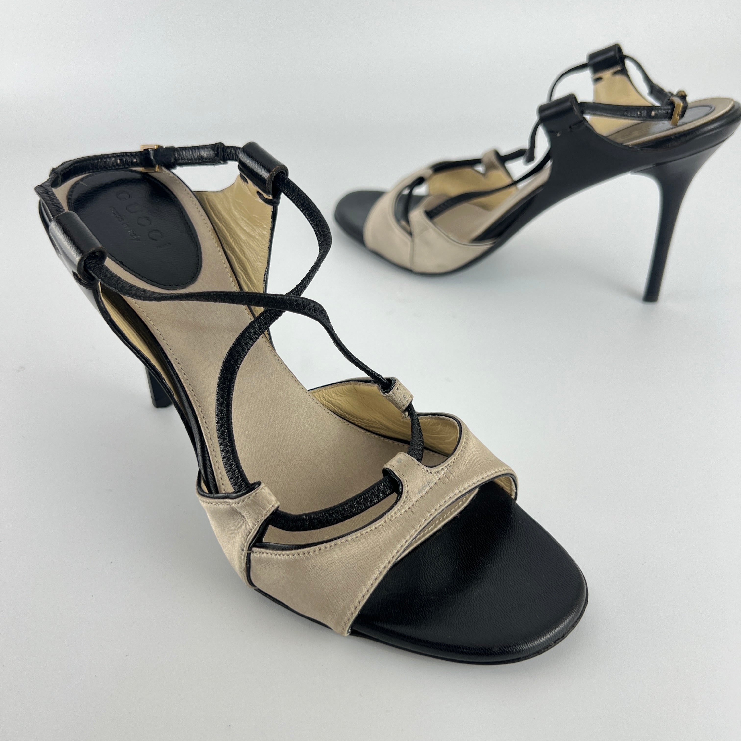 Gucci | S/S 2003 Tom Ford Era Octavia Beige Satin Black Leather Sandal Heels (35.5)