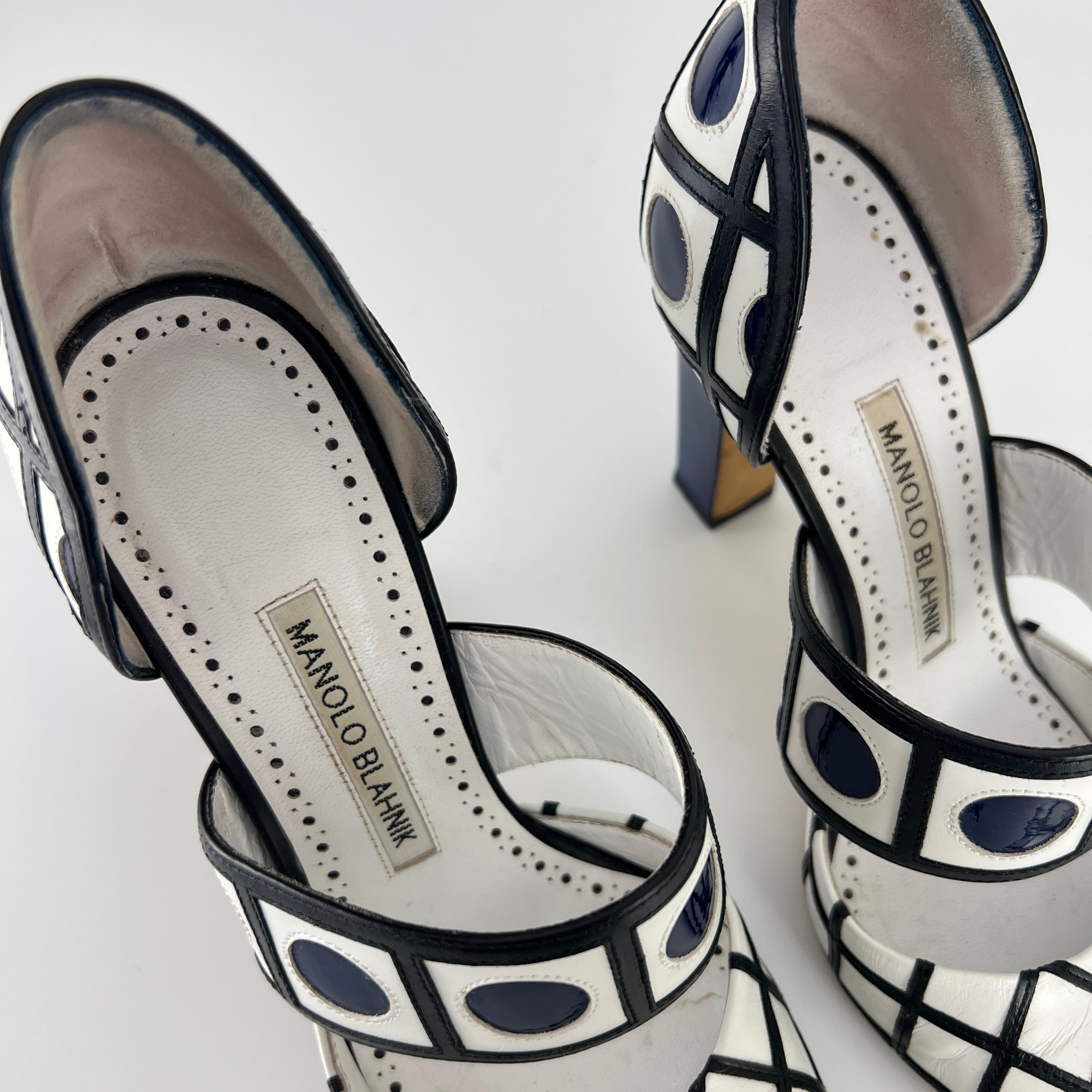 Manolo Blahnik | White Leather Black Grid Pattern Mary Jane Pumps (36.5)