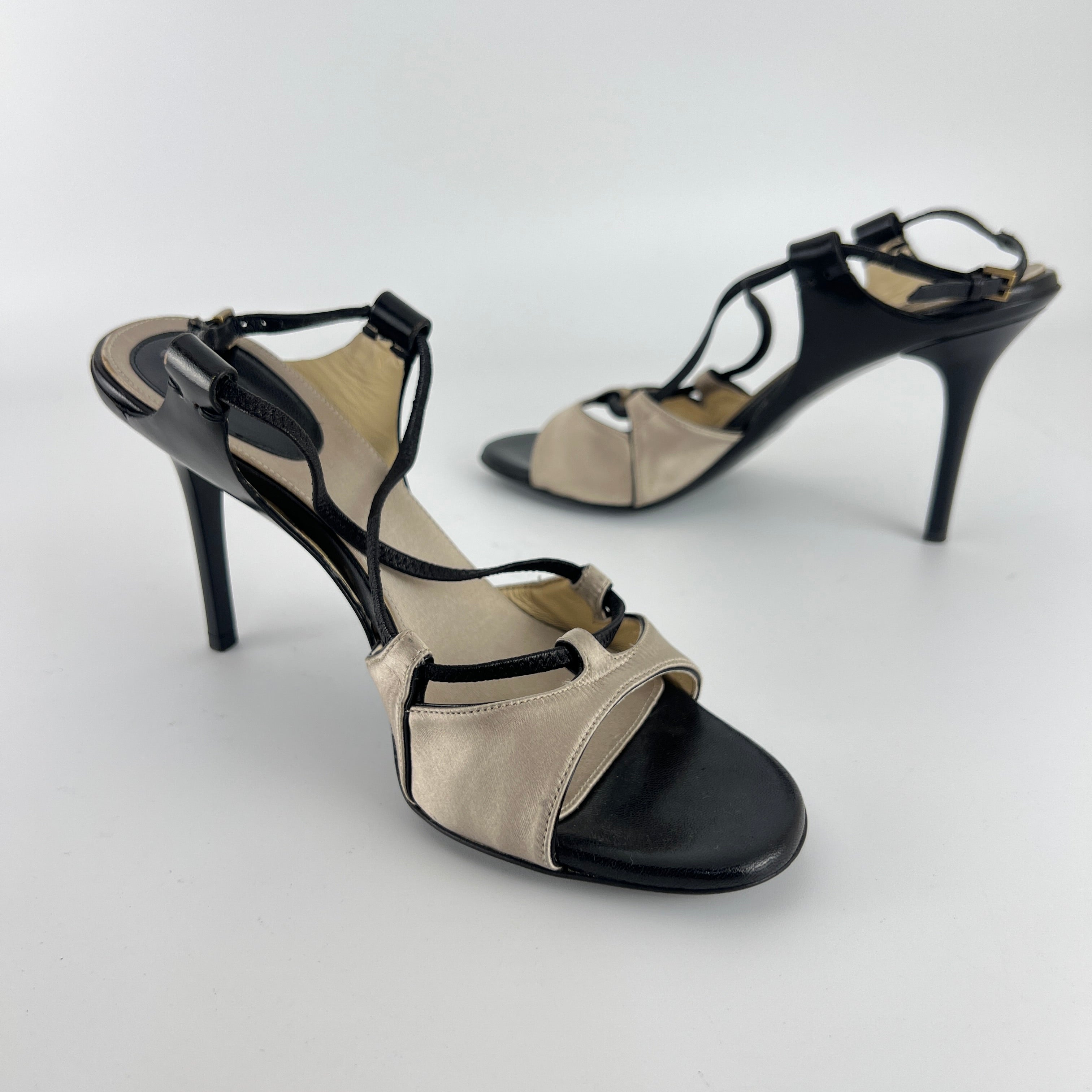 Gucci | S/S 2003 Tom Ford Era Octavia Beige Satin Black Leather Sandal Heels (35.5)