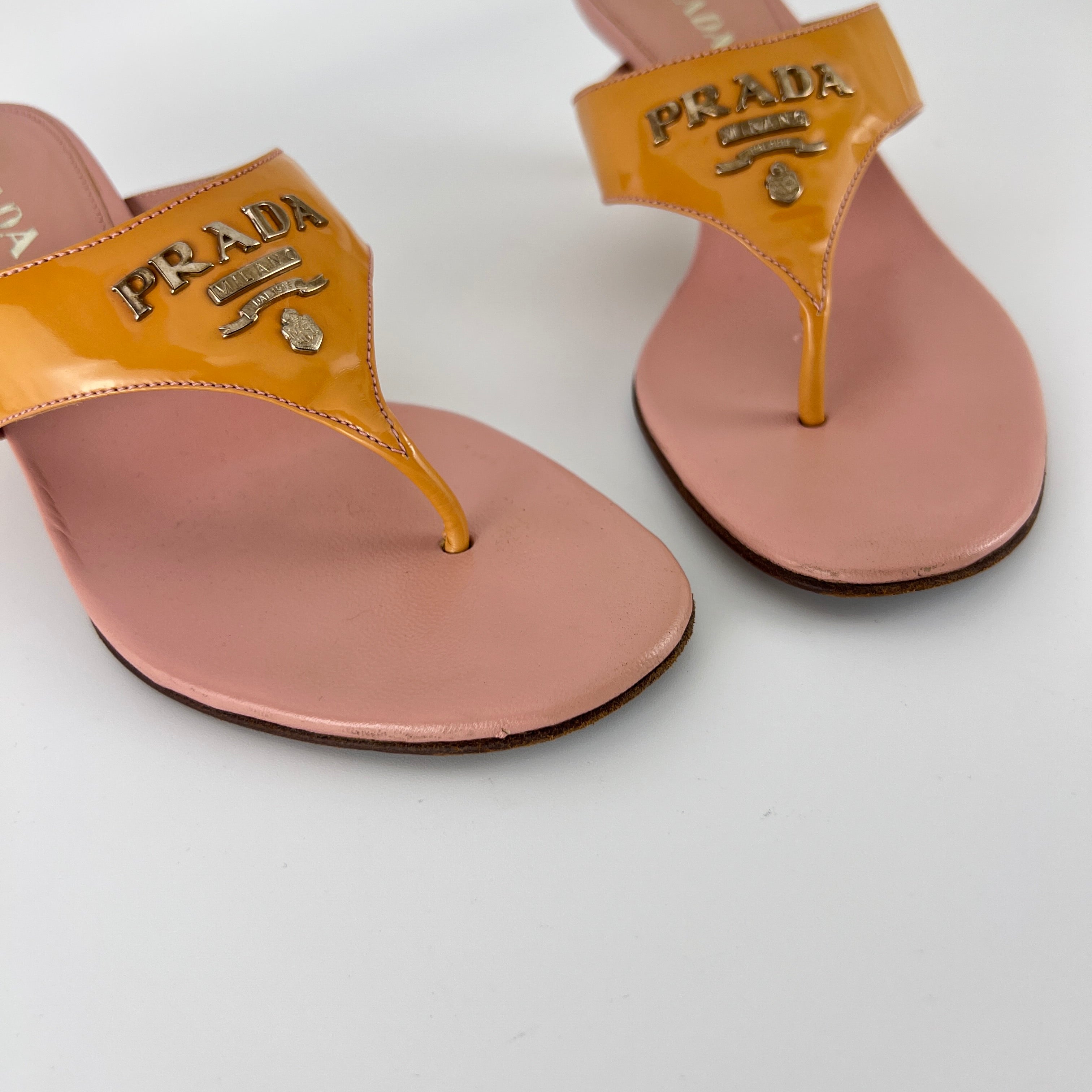 Prada | Vintage Y2K Holiday Rosa Orange Patent Leather Logo Thong Kitten Mules (36)