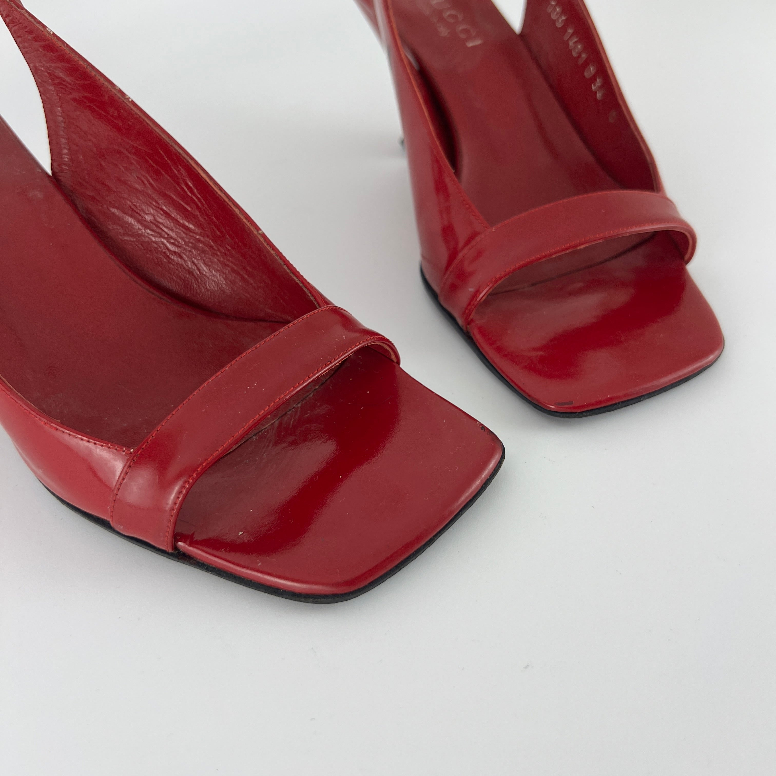 Gucci | Tom Ford Era Red Patent Leather PVC Slingback Sculpted Heel Y2K (36)