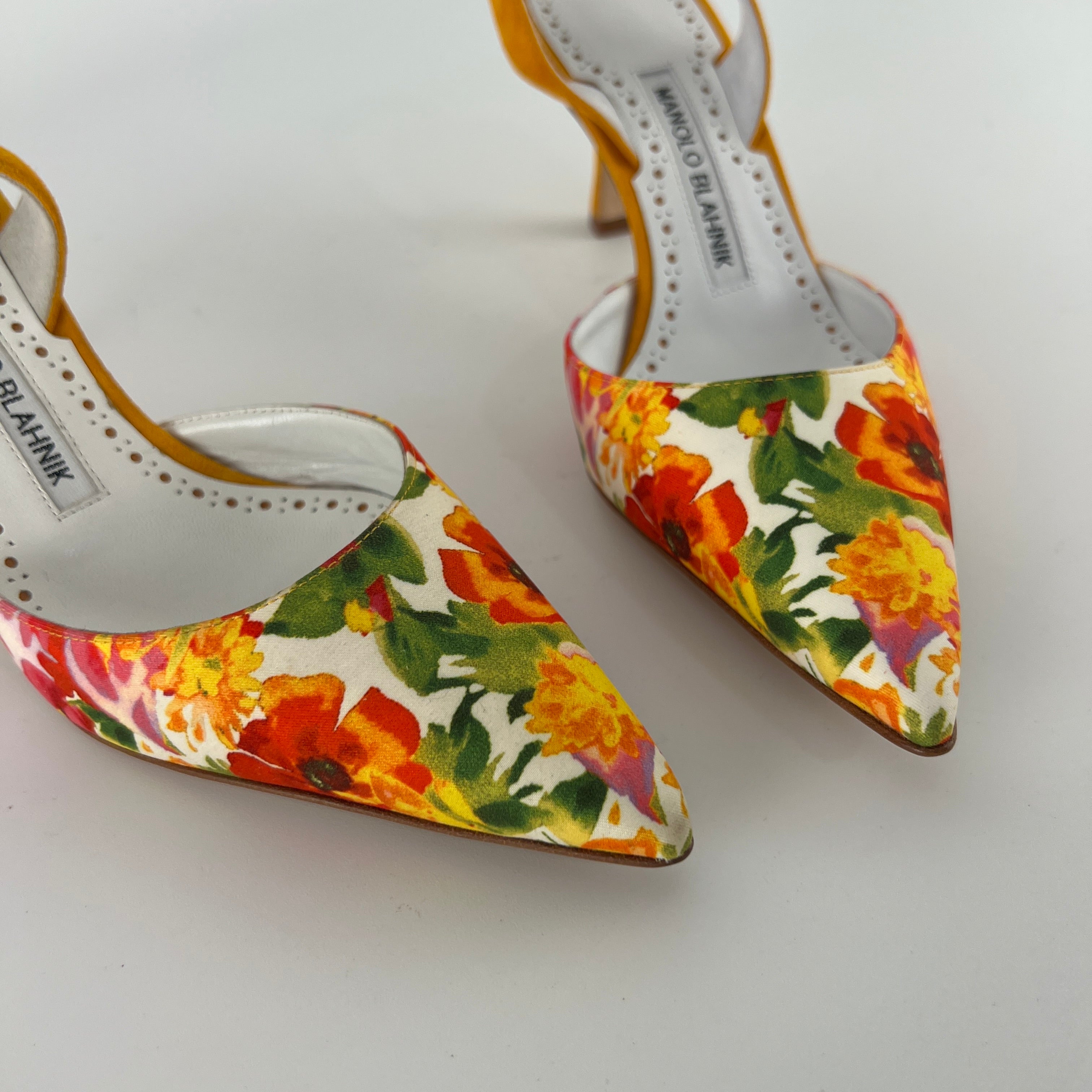 Manolo Blahnik | Carolyne 70 Floral Print Orange Suede Leather Pointed Slingback Heels (35)