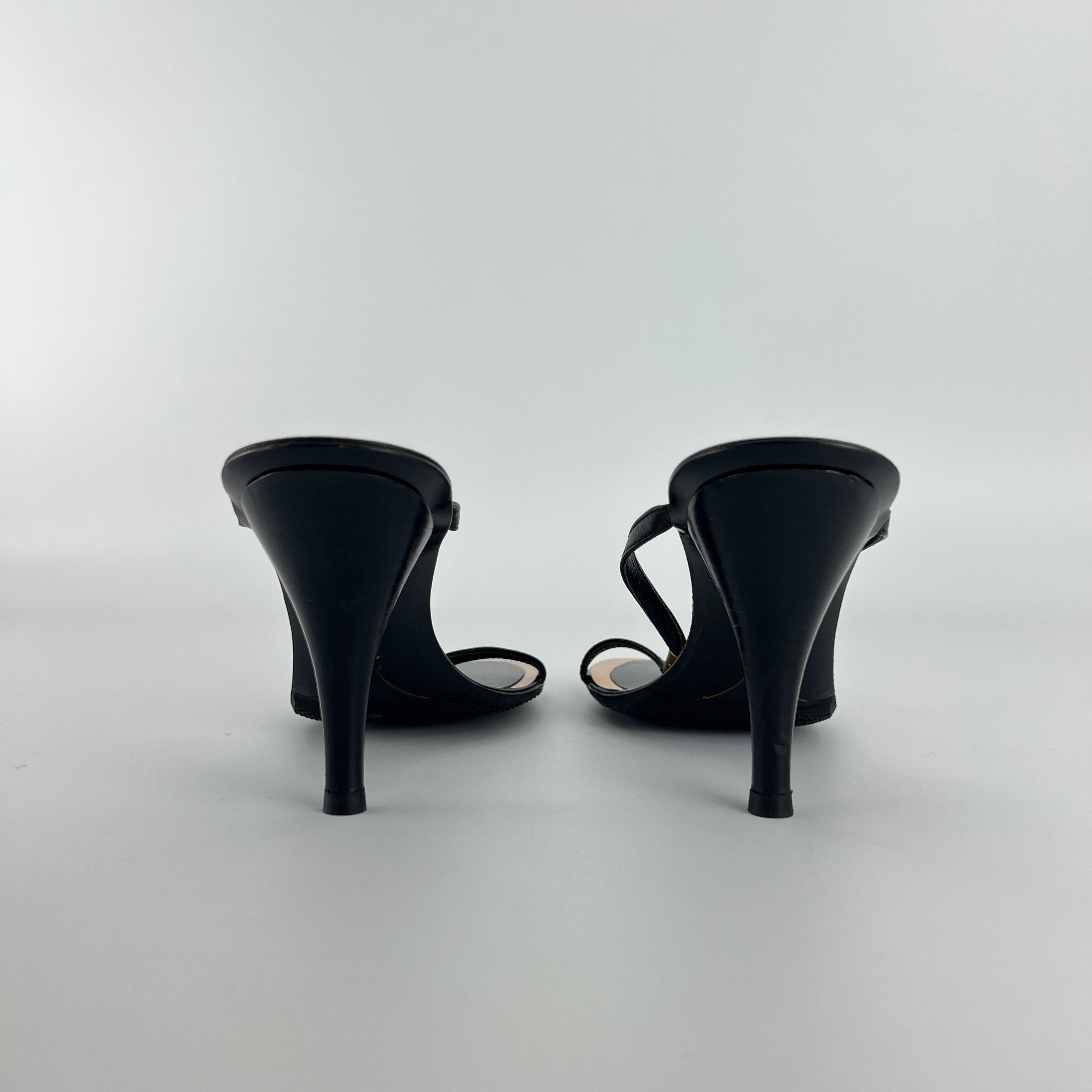 Fendi | Black Leather Gold Logo Plate Strappy Slide Mule (36)