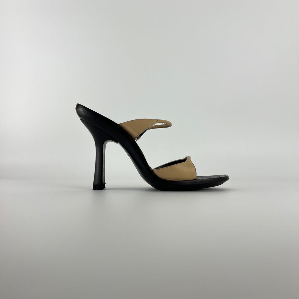 Gucci | Vintage Tan Leather Embossed Insole Strappy Slide Mule (37)