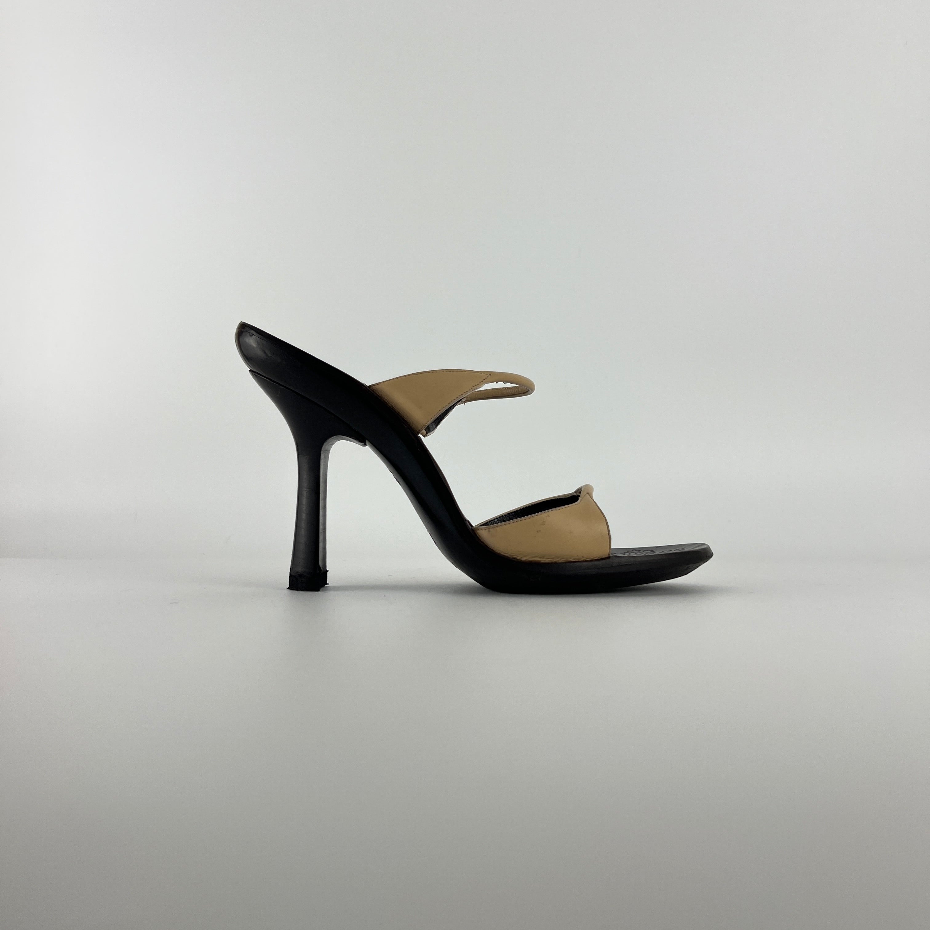 Gucci | Vintage Tan Leather Embossed Insole Strappy Slide Mule (37)