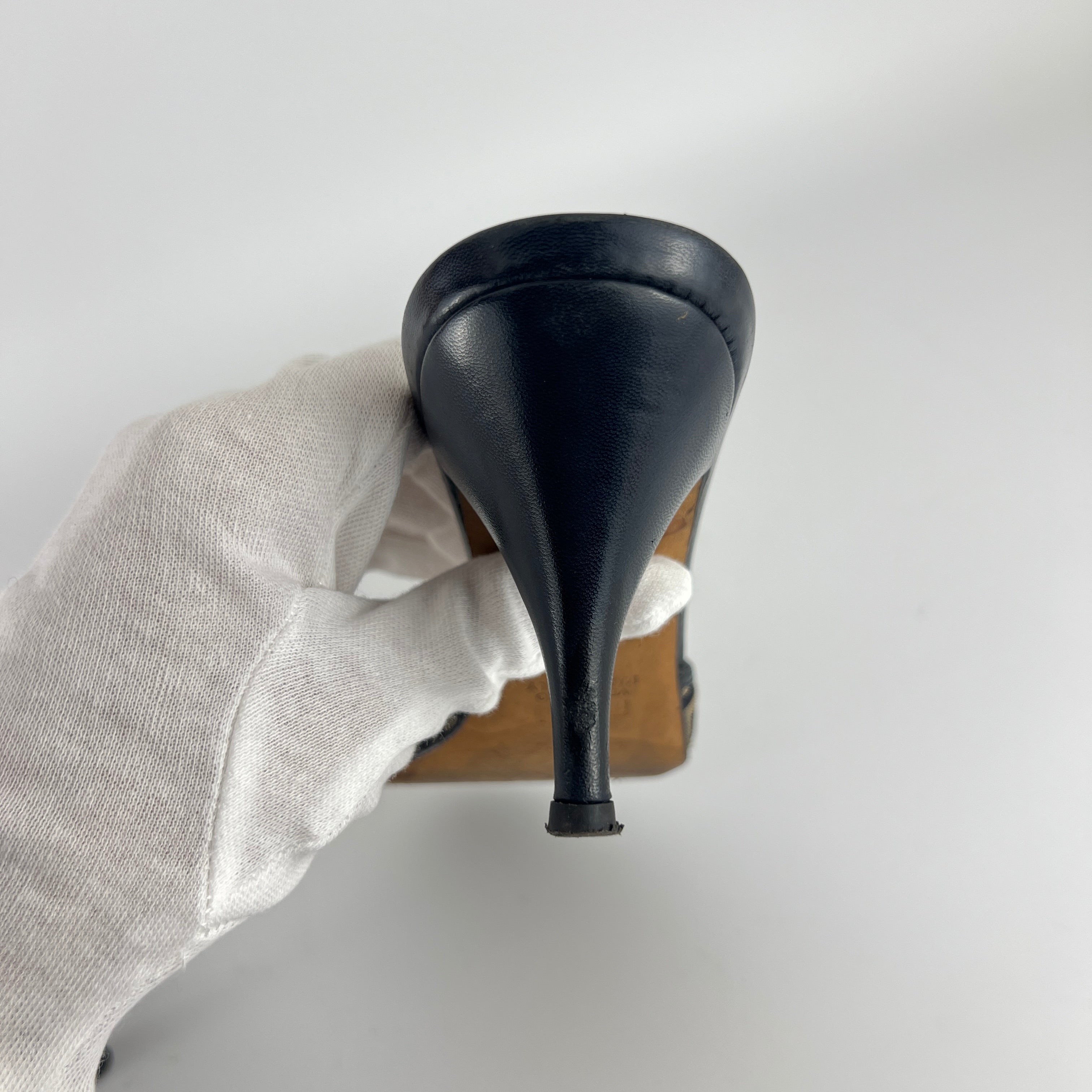 Fendi | Vintage Zucca Beige FF Monogram Dark Navy Leather Slide Mules (36)